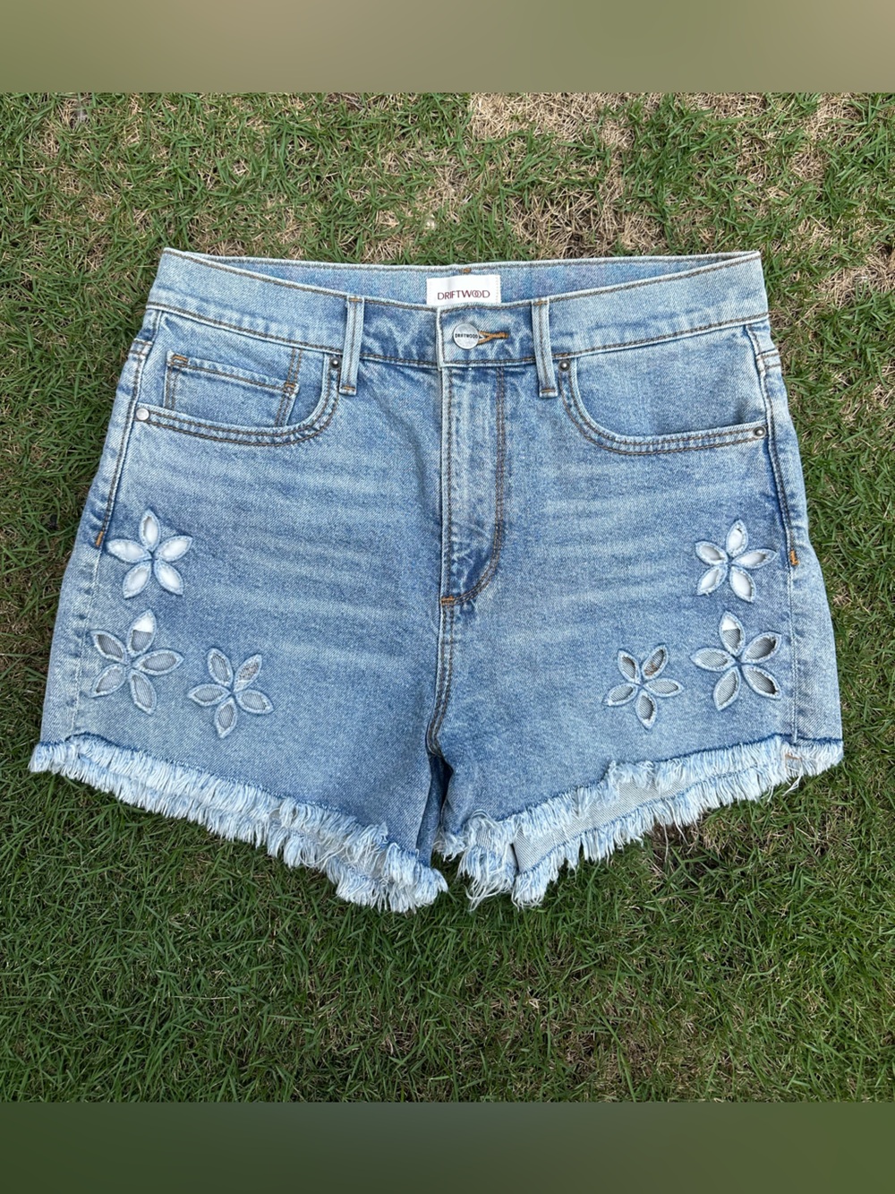 DRIFTWOOD Goldie Denim Cut Off Short Embroidered Flower Size 26